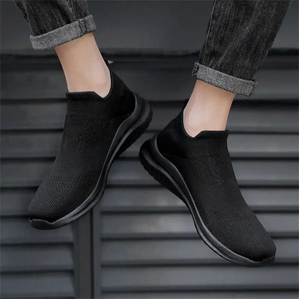 Classic Tech Office Number - Sepatu olahraga pria, krem lembut baru